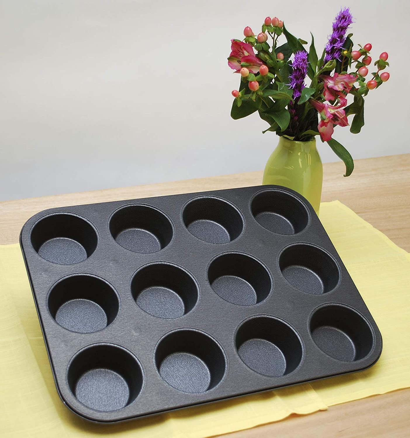 12 Cups Non Stick Muffin tray with 12 Silicone Cups Wraps - ecomstock